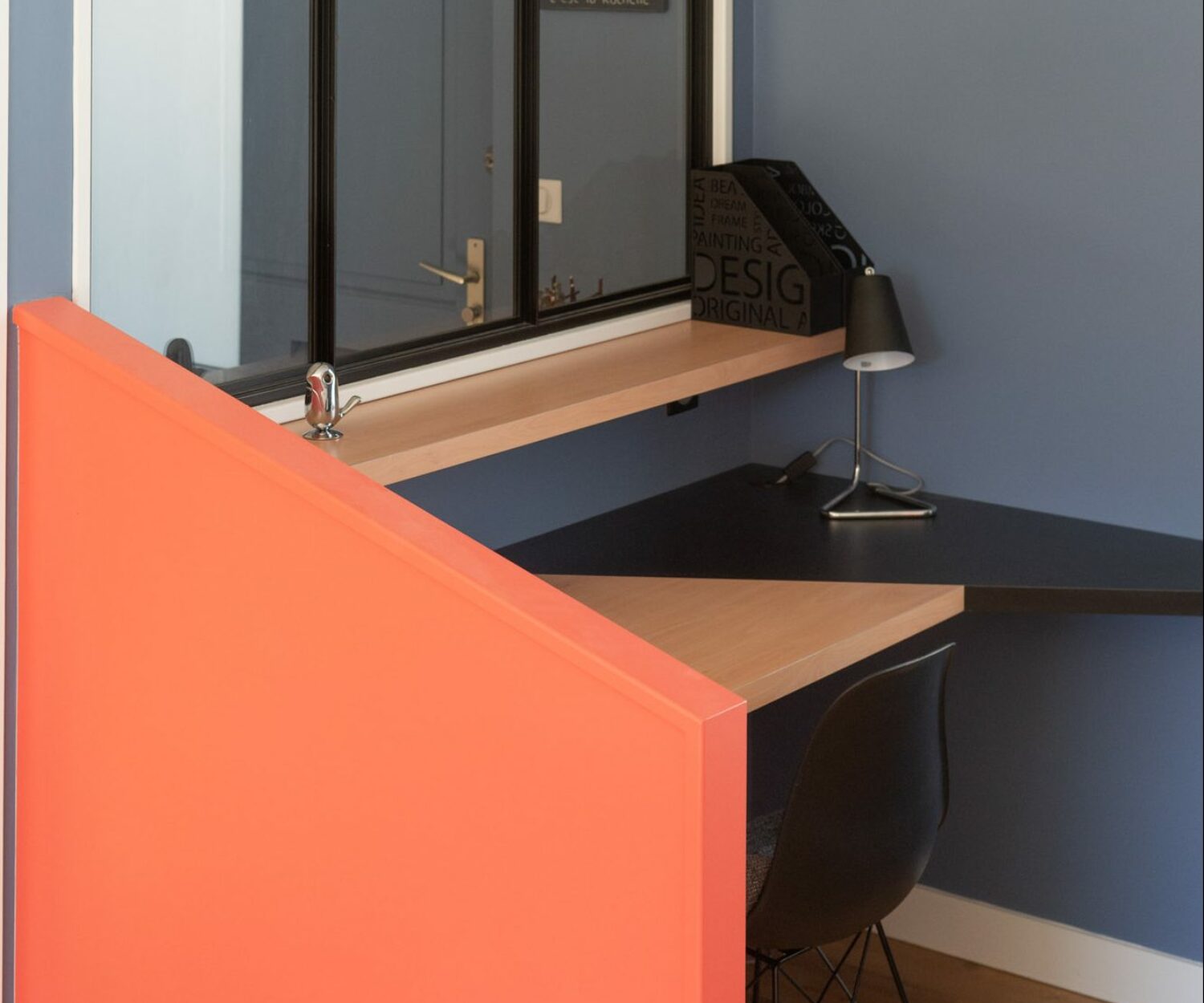 bureau télétravail a la maison bureau dans salon