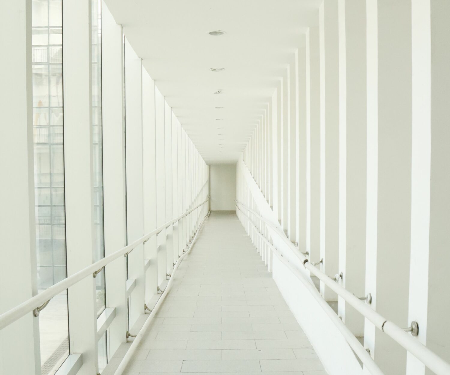 couleur blanc et froid favorisant la désorientation